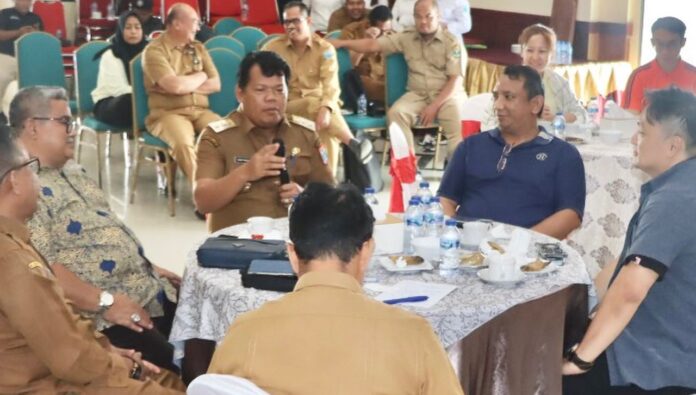Pertemuan Wakil Bupati Mentawai, Jakop Saguruk dengan investor dari Malaysia